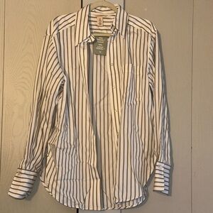 NWT H&M Women’s Oversized Button Up Top. Size XS